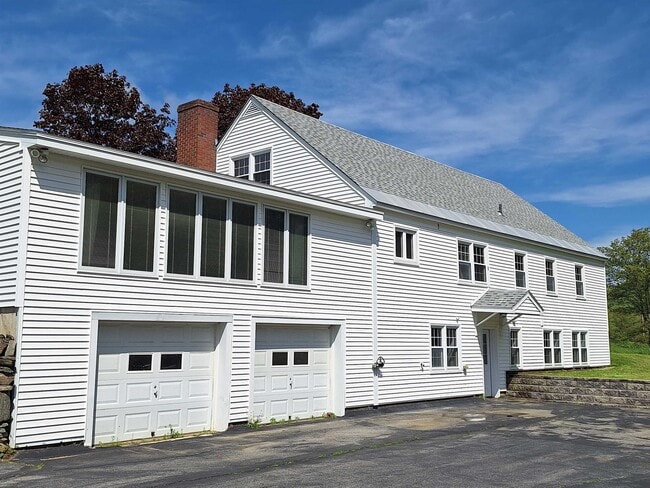 Building Photo - 564 Main St