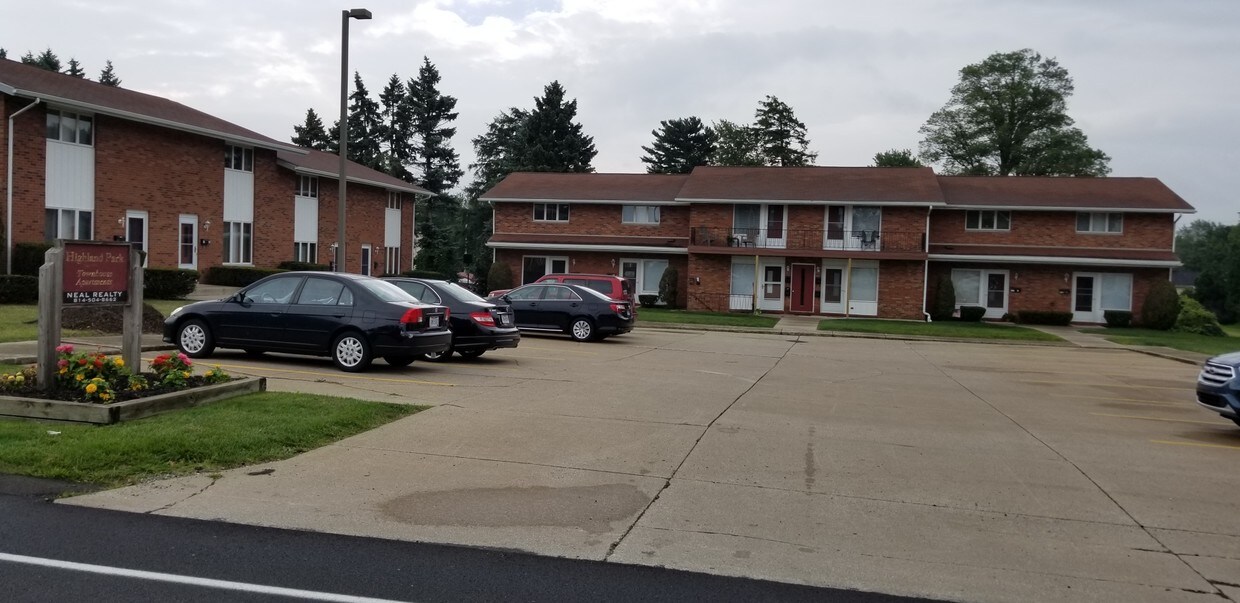 1715 W Grandview Blvd, Erie, PA 16509 Townhouse for Rent in Erie, PA