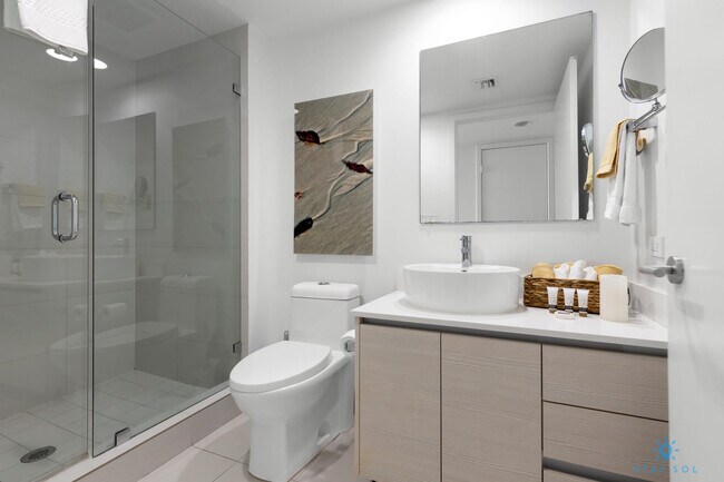 Building Photo - 2602 E Hallandale Beach Blvd