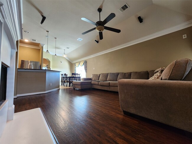 Building Photo - 4422 Meadow Way Dr