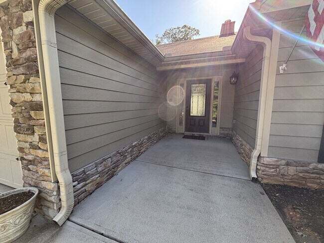 Foto del edificio - 140 Rolling Oaks Ln