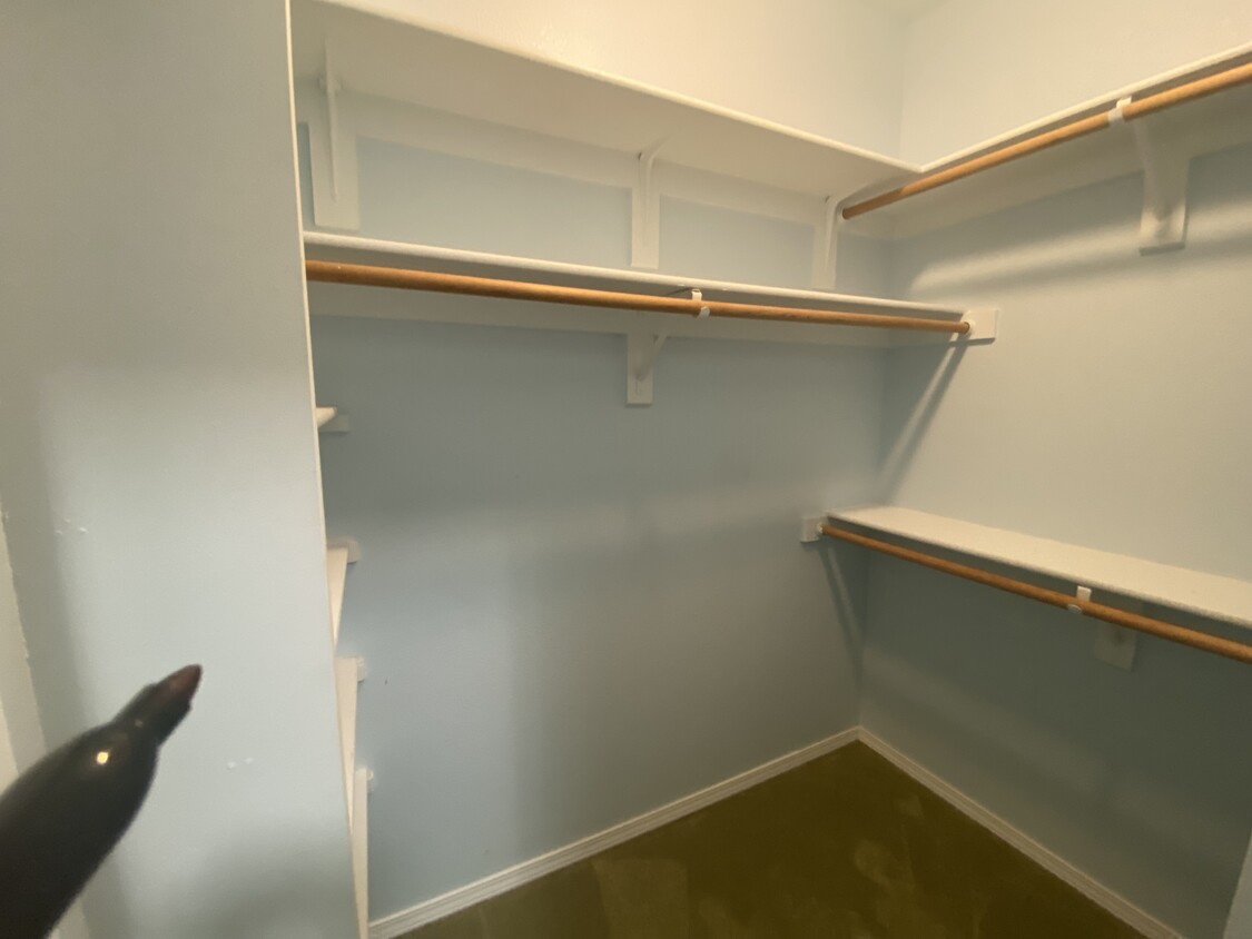 Master Closet - 911 W Madera Ln