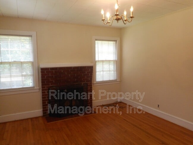 Building Photo - 1203 Deas St
