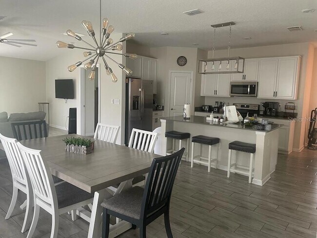 Foto del edificio - 725 Peg Ct