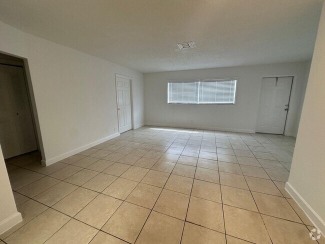 Building Photo - 3408 Riverside Dr