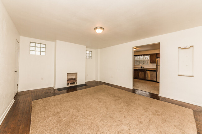 Building Photo - Available August 2024 - Great 3 Bedroom Ho...