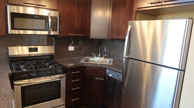 Foto del edificio - 1458 N Bosworth Ave