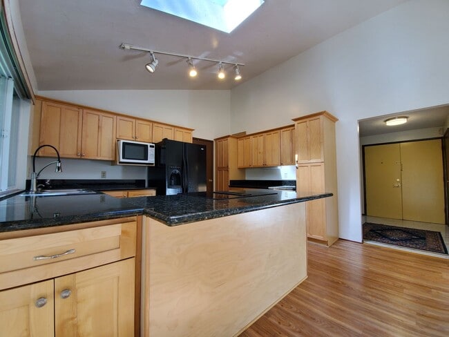 Building Photo - Prime Redmond Rambler 3 Bed/Large Yard