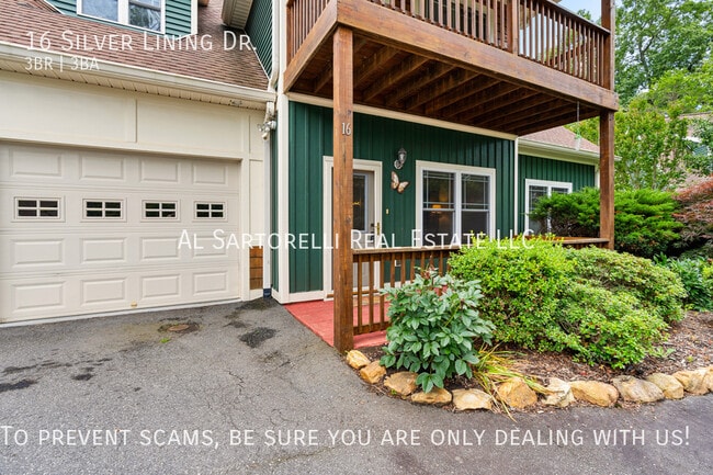 Building Photo - Beautiful End Unit Townhome in Quiet low t...