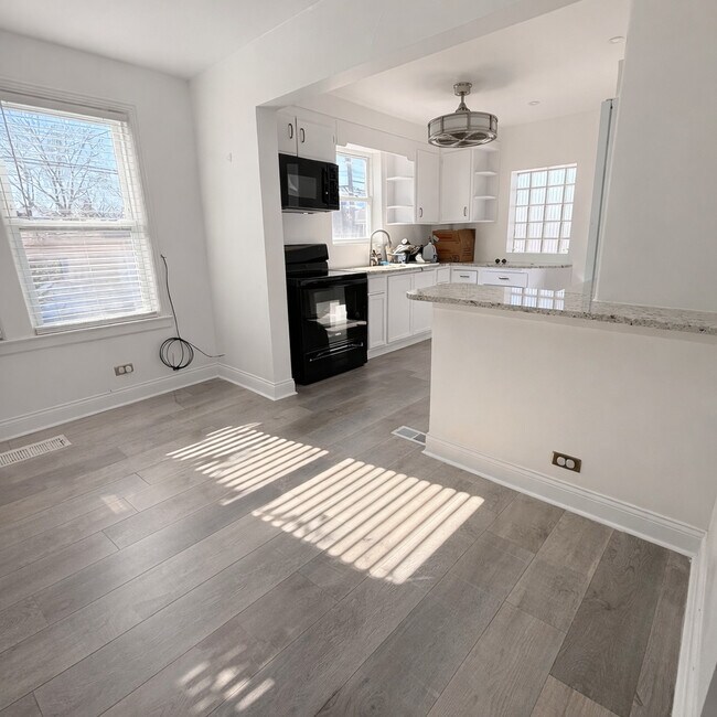 Foto del edificio - 3857 W 51st St