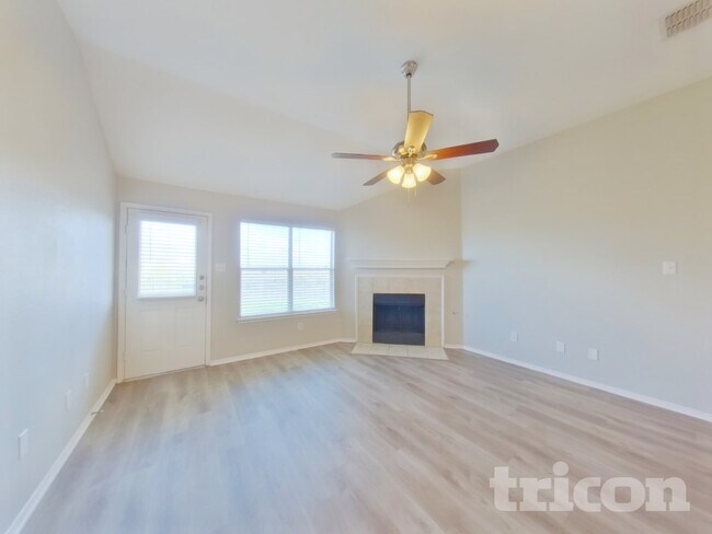 Building Photo - 1228 Artesia Dr