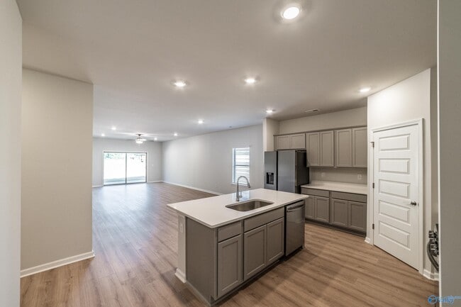 Foto del edificio - 14976 Greenleaf Dr