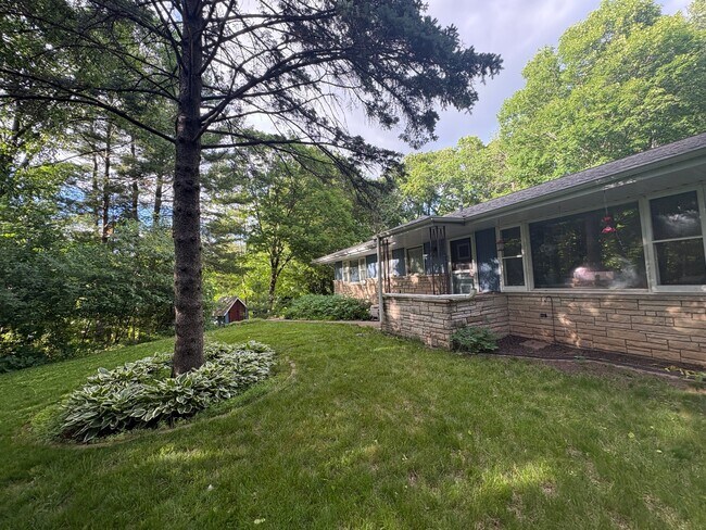 Foto del edificio - 3580 Slinger Rd