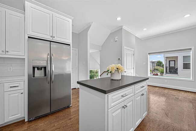 Foto del edificio - 1630 W 24th St