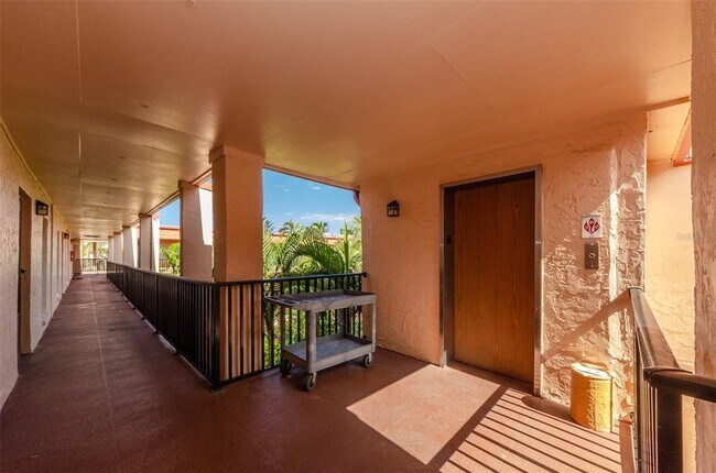 Foto del edificio - 8911 Blind Pass Rd