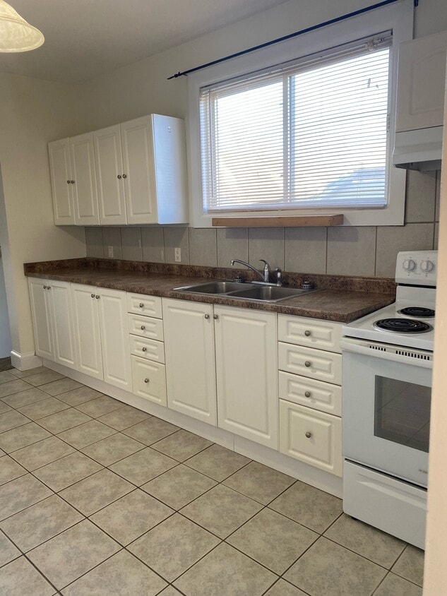 300 Durand St, Sarnia, ON N7T 5A6 House for Rent in Sarnia, ON