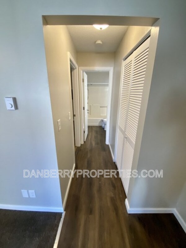 Building Photo - 319 Frazer St