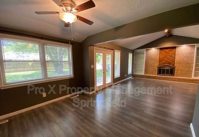 Building Photo - 5615 S Farm Rd 163
