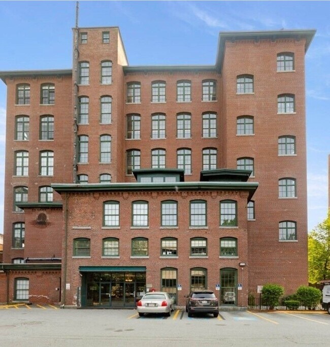 Building Photo - 200 Market St