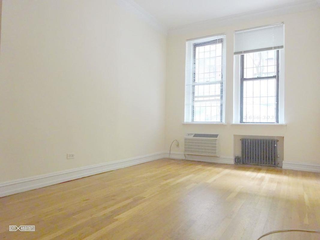 Primary Photo - 241 W 46th St