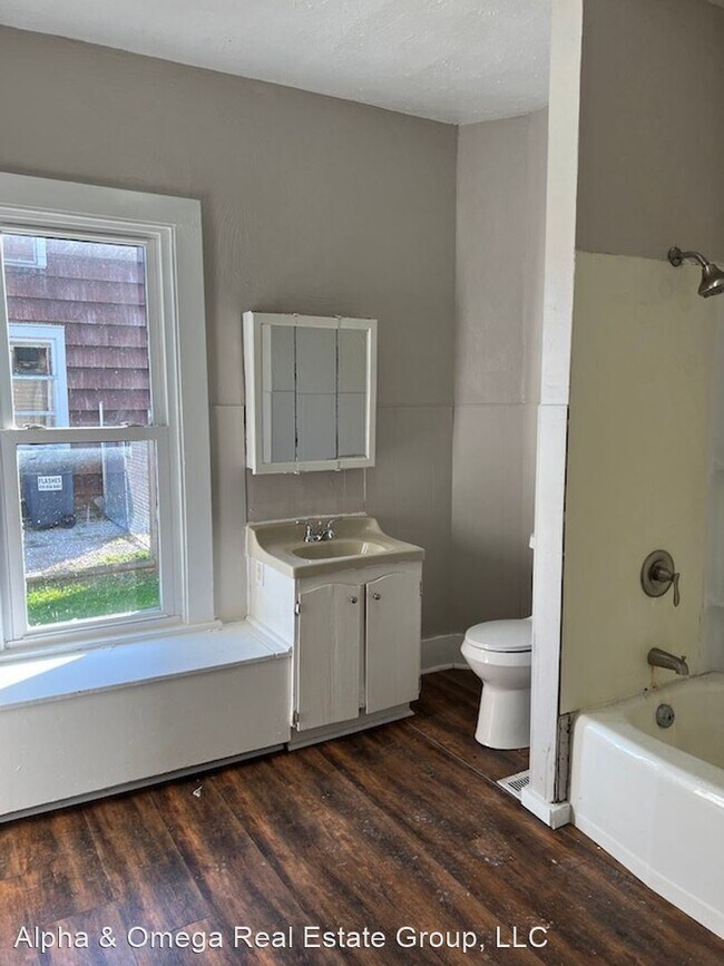 Building Photo - 2 br, 1 bath House - 28 Mack Ave
