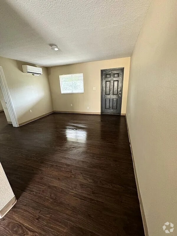 Building Photo - 550 S John Young Pkwy