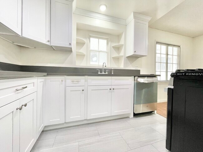 Foto del edificio - 10536 Eastborne Ave