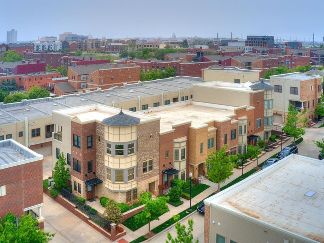 Building Photo - Beautiful Downtown OKC Townhouse