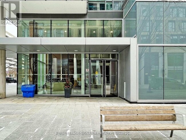 Building Photo - 455 Front St E
