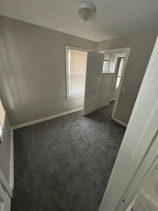 Building Photo - 9422 Dickens Ave