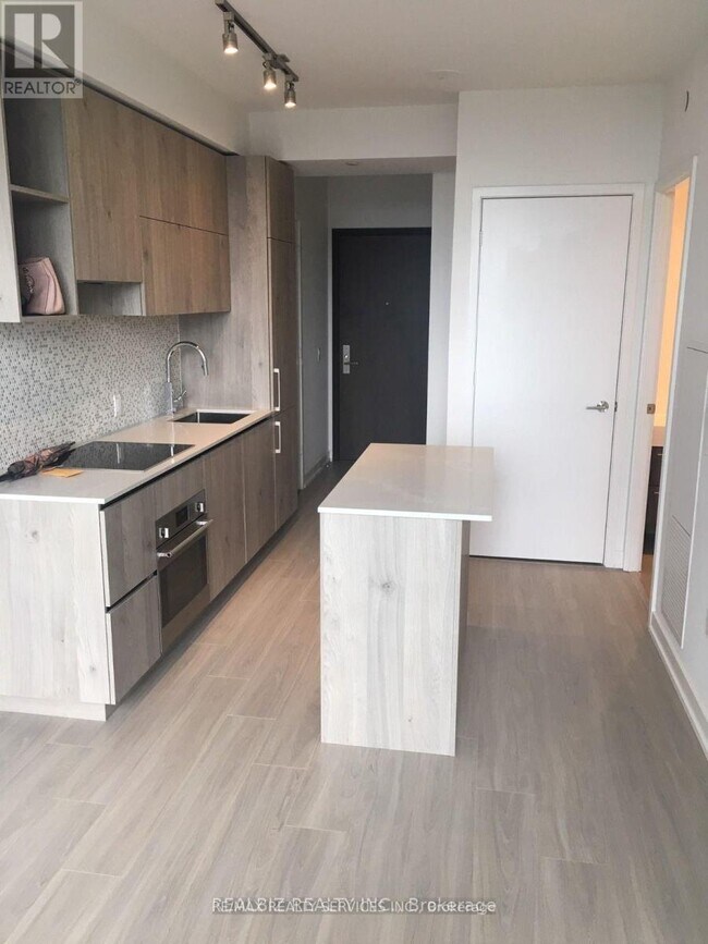 Photo du bâtiment - 1 Yorkville Ave