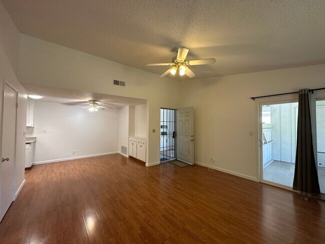 Foto del edificio - Two Bedroom in Great Location!