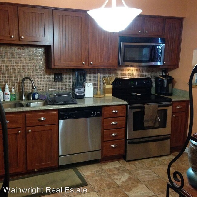 Building Photo - 3 br, 2.5 bath House - 4018 Roebling Lane