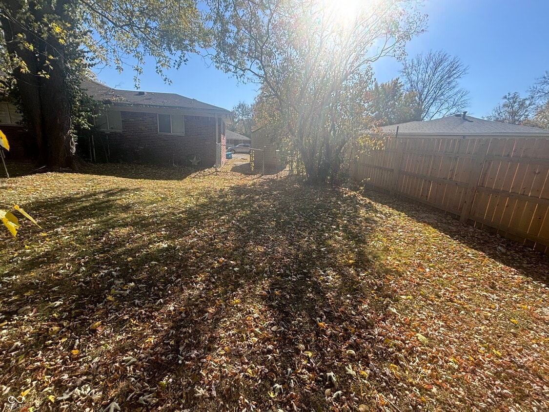 Foto del edificio - 6132 E 13th St