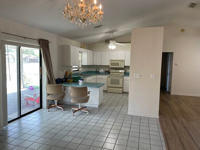 área de cocina - 7810 SW 62nd Ct
