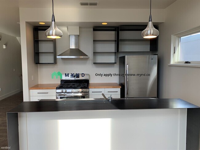 Building Photo - 3 br, 3 bath  - 3425 Broadway Apt 110 Apt 110