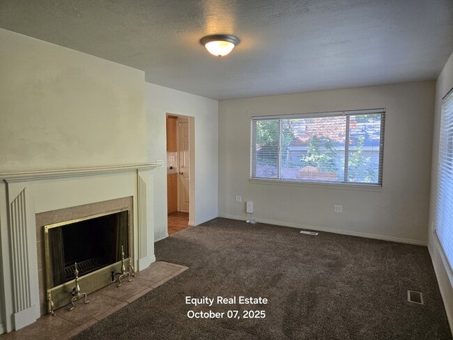 Building Photo - 2576 E Wren Rd