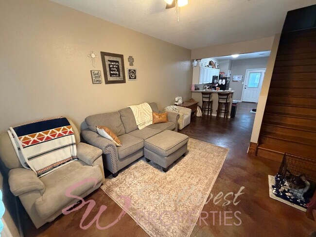 Foto del edificio - Stylish 2 Bedroom Townhouse | Walk to Campus