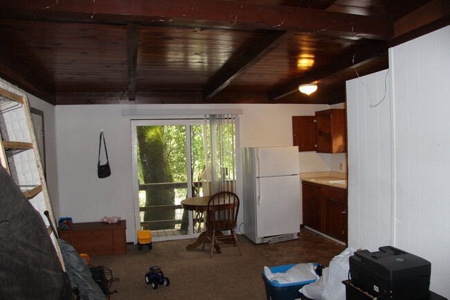Building Photo - Poplar Street Bungalow