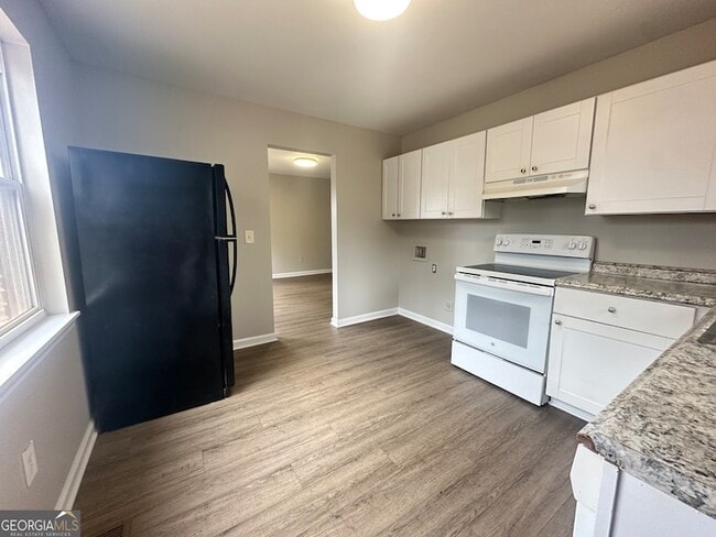 Building Photo - 1133 White Oak Dr