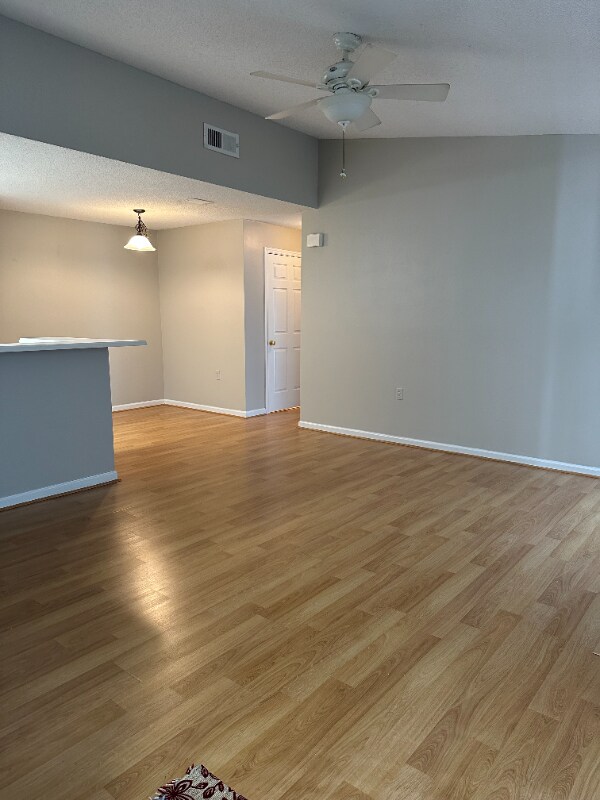 Foto del edificio - 616 Granville Ct