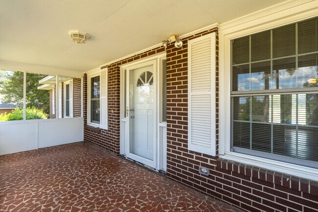 Foto del edificio - 2574 Richmond Hill Rd