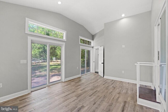 Foto del edificio - 8405 Shirley Rd