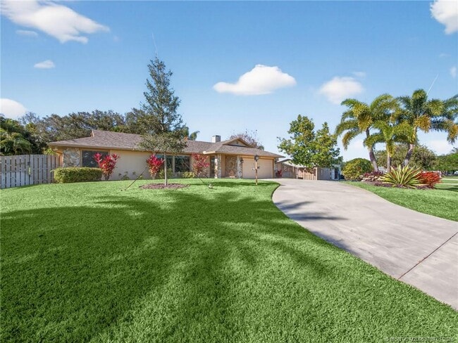 Foto del edificio - 3055 SE Glasgow Dr