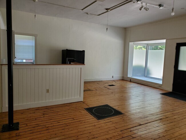 Foto del edificio - 694 Church Hill Rd