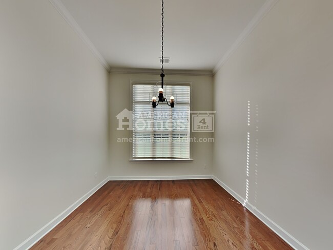 Foto del edificio - 5102 Laurel Springs Dr