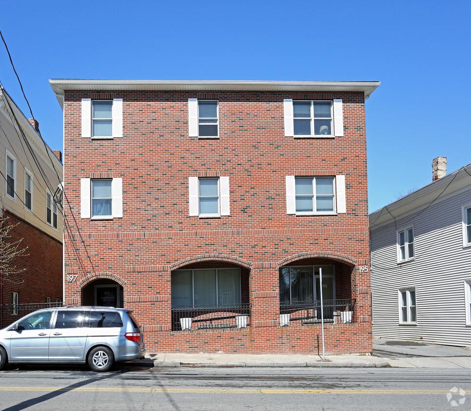 Foto del edificio - 195-197 Newton St