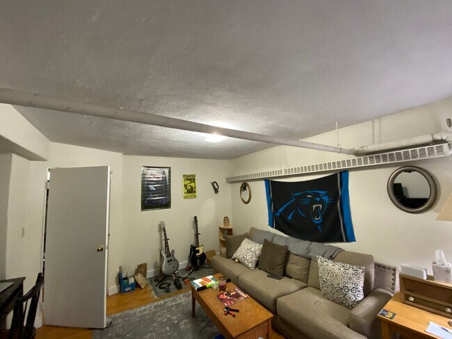 Foto del edificio - 1585 Beacon St