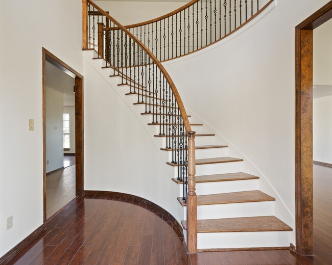 Building Photo - 109 Redwing Cir