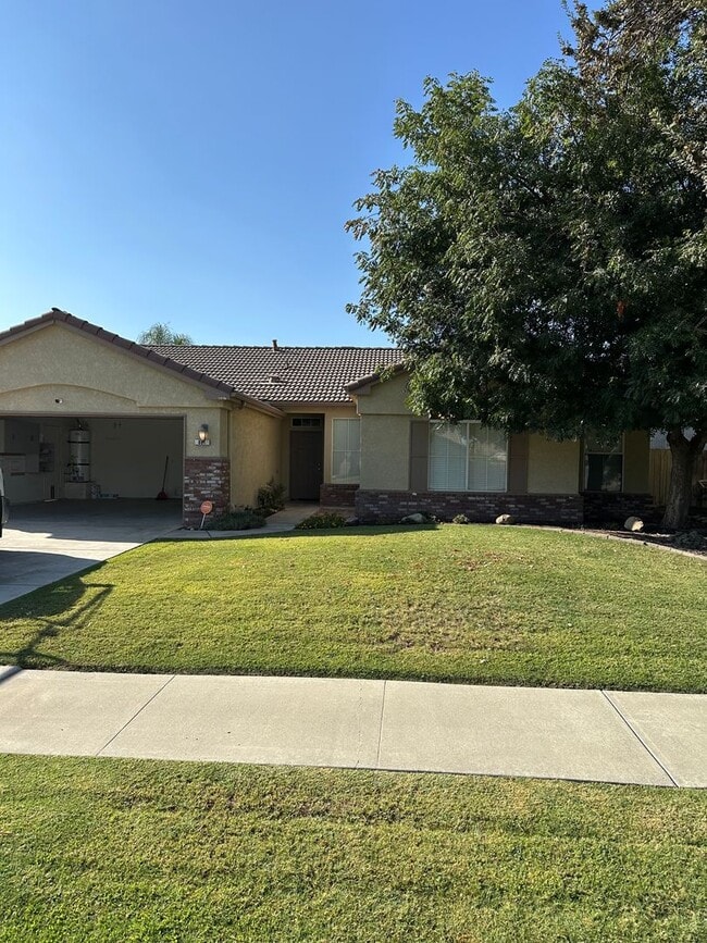 Building Photo - 861 Woodridge Cir